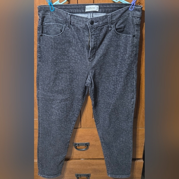 Abercrombie & Fitch High Rise Super Skinny Ankle Jeans With Cheetah Print - Picture 1 of 3